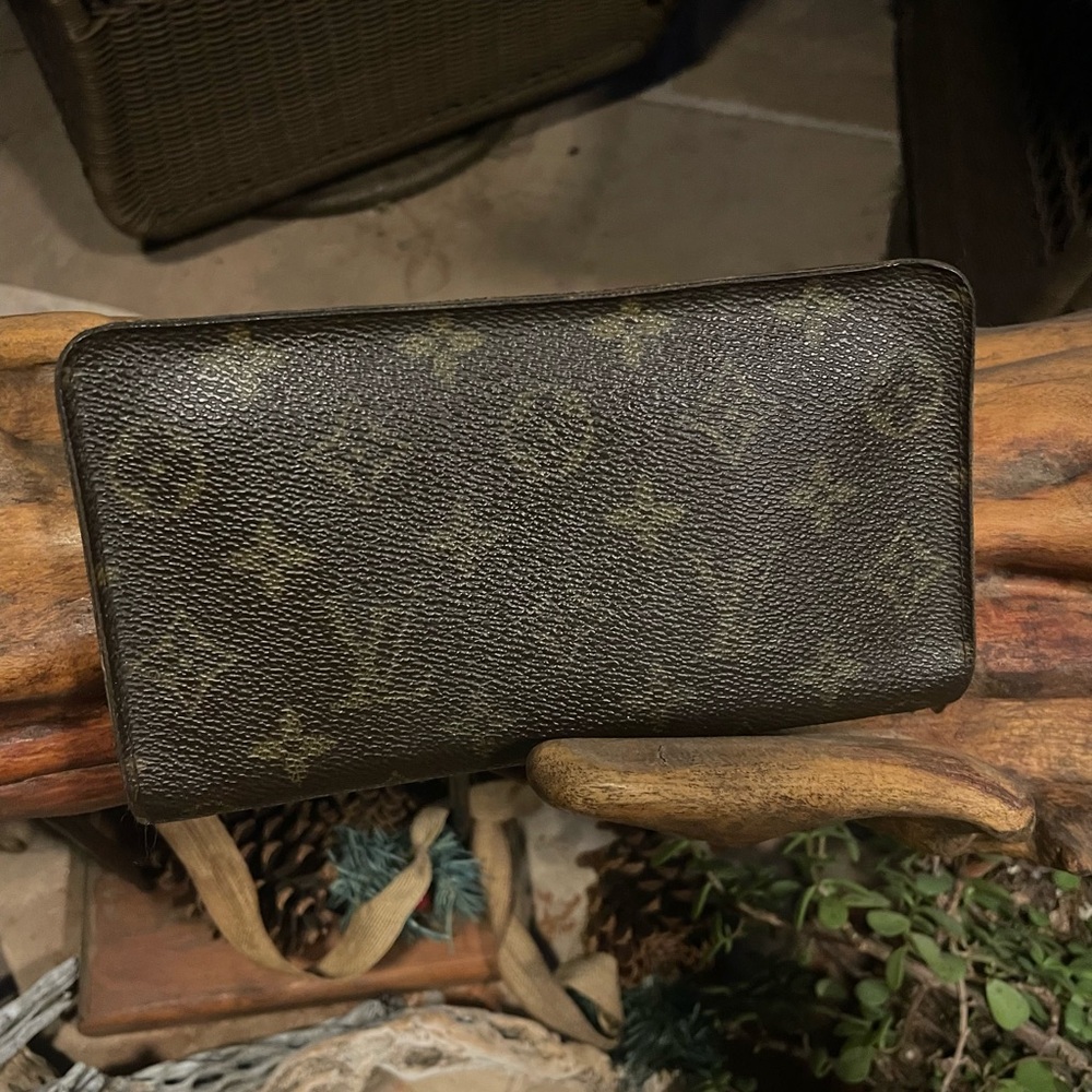 Louis Vuitton Dark Brown Monogram Zip-Around  Sarah’s Wallet
